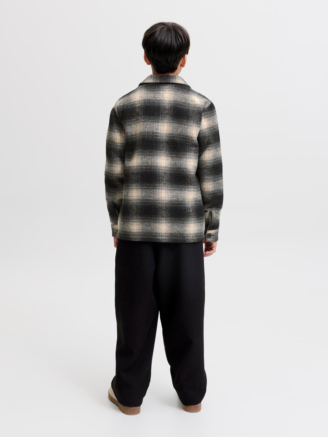 model_shot-back